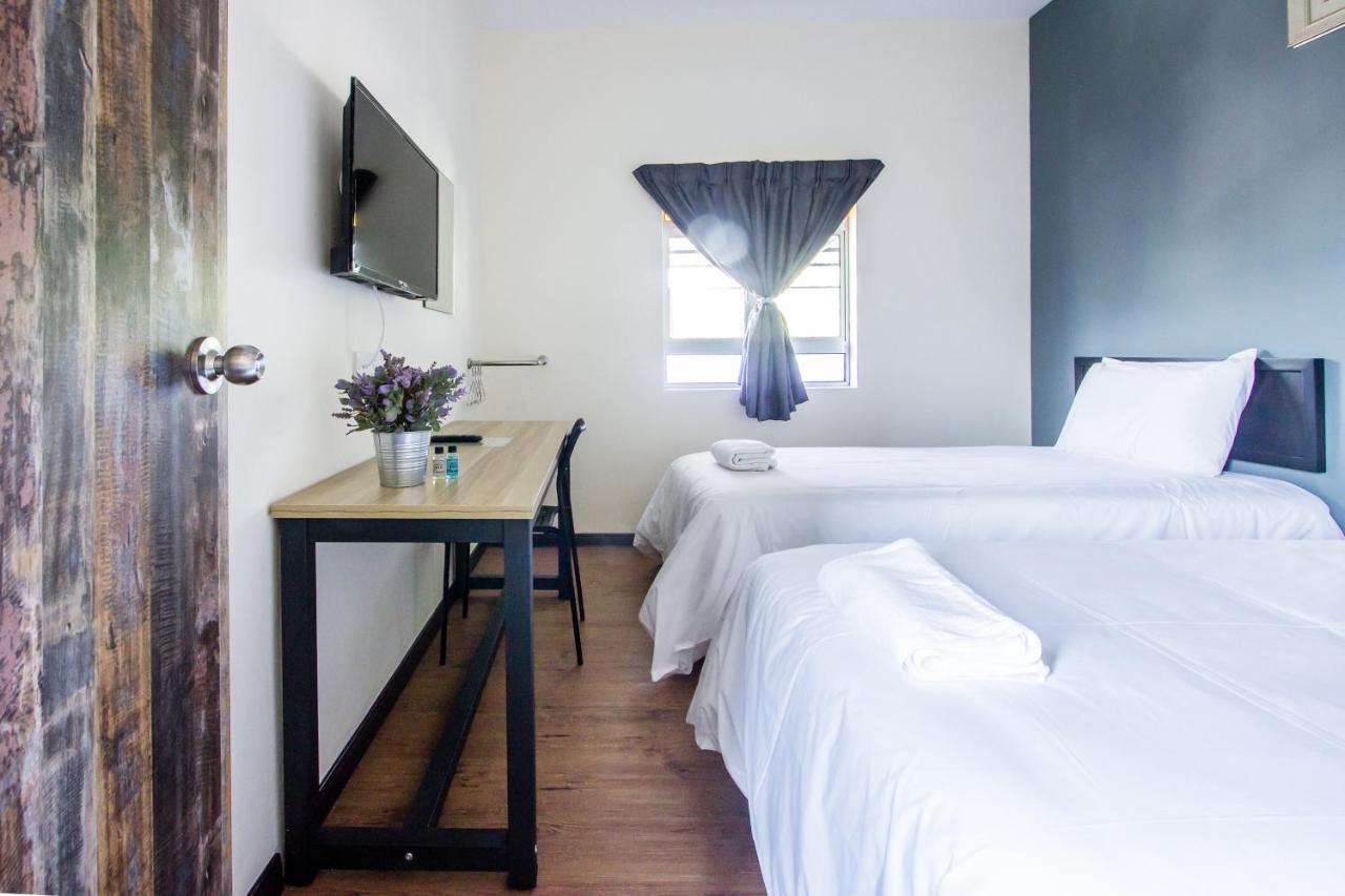 Explore 5Br Gardenhouse Retreats Butterworth Exterior foto
